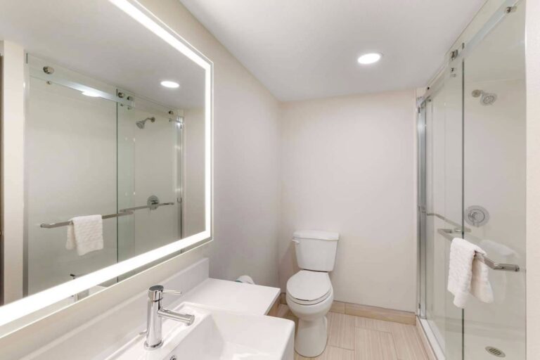 Best Western Plus Atlanta hotel room 2 768x512
