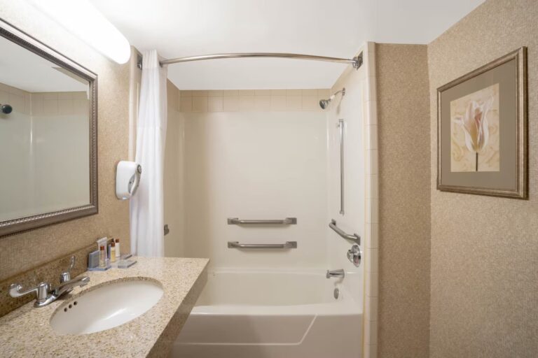 Wingate By Wyndham Charlotte Airport 4 768x512