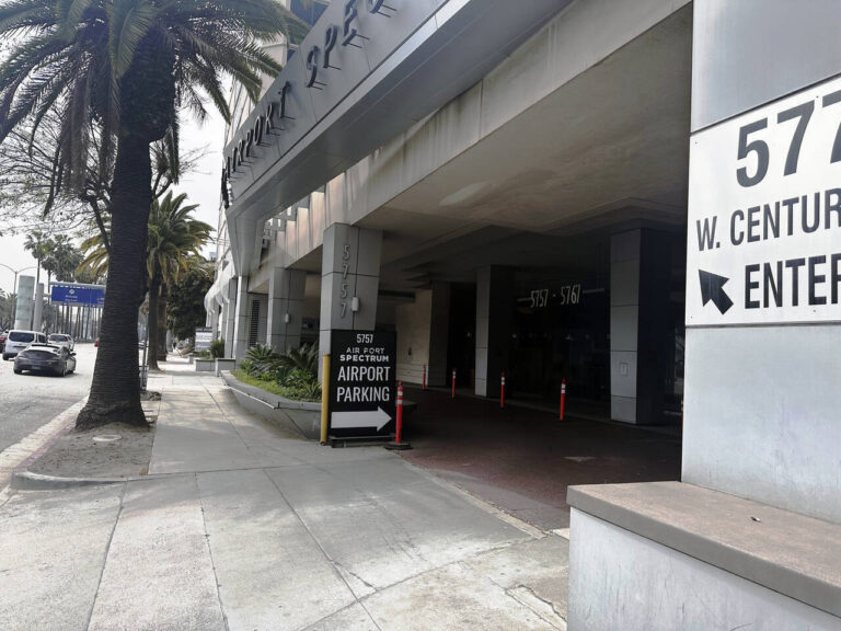 airport spectrum lax parking 768x576