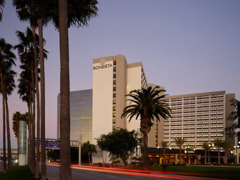 sonesta los angeles airport hotel 768x576